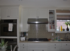New kitchen with glass backsplash stainless hood